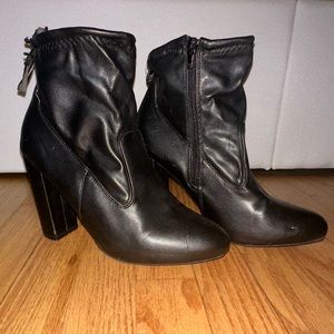 BLACK BOOTIES - BLACK HEELS -